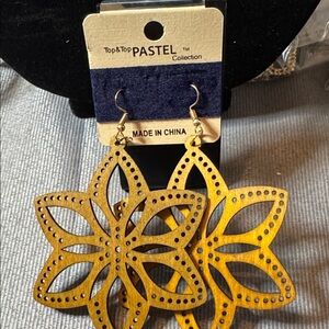 Gold Floral Earrings